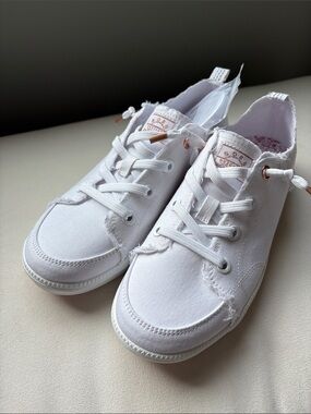 Skechers BOBS White Canvas Sneakers NWOT Ladies Size 7.5